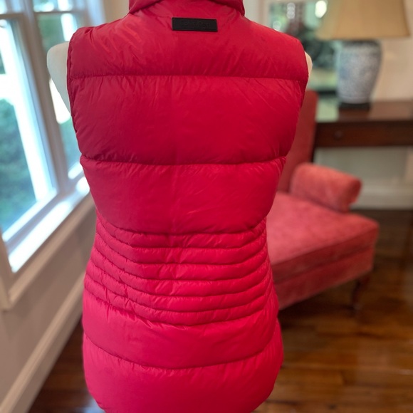 Red partial down red best , size small - Picture 5 of 7